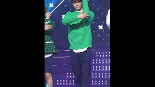 Download lagu [MPD직캠] 아스트로 문빈 OFF THE RECORD 누난 너무 예뻐 직캠 ASTRO MoonBin Fancam @엠카운트다운_161110 mp3