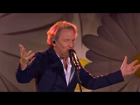 Tomas Ledin avslutar allsångsåret med medley - Lotta på Liseberg (TV4)