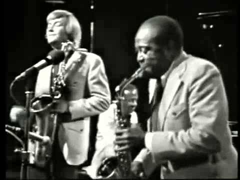 Aint Nobody Here But Us Chickens - Louis Jordan & his Tympany Five (Live video 1974)