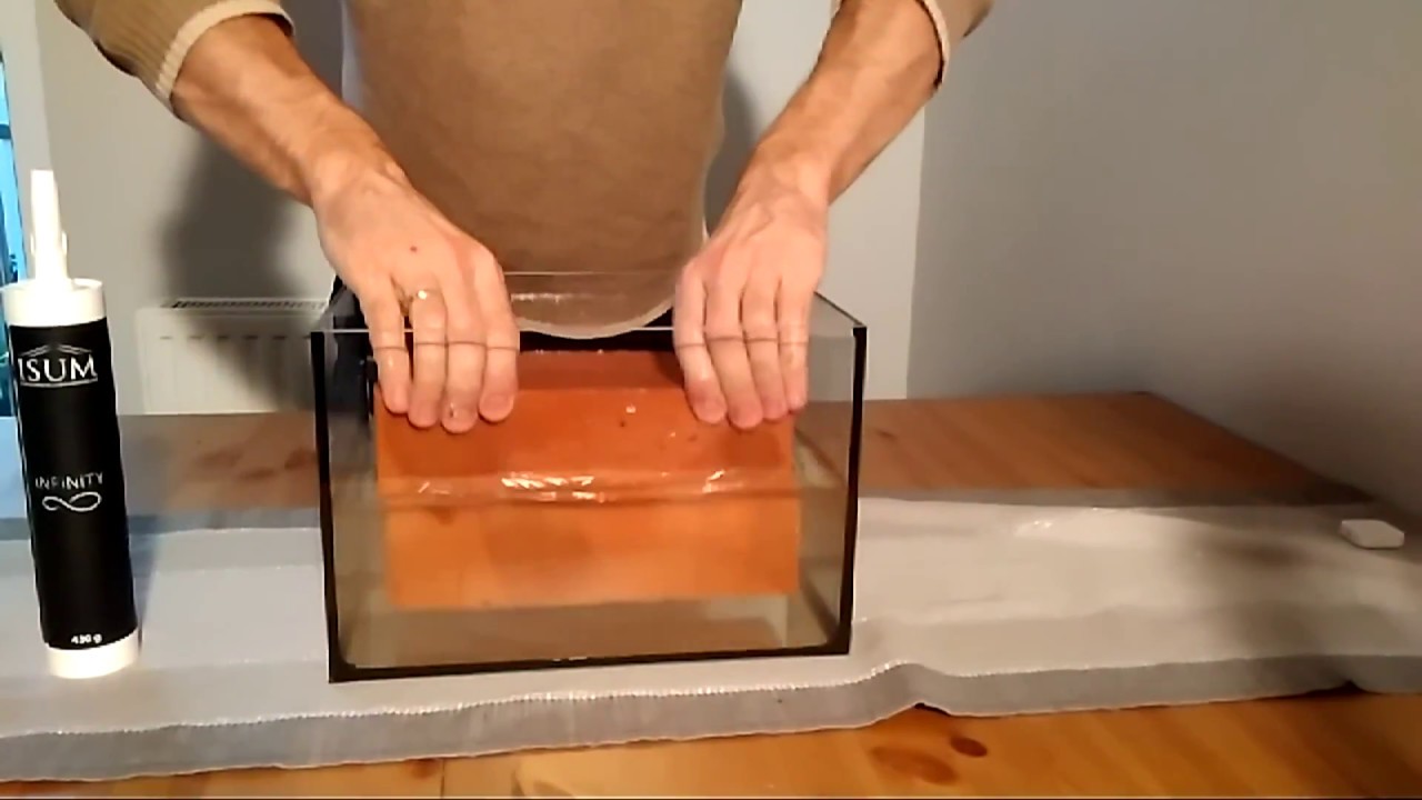 ISUM INFINITY - klej montażowy, trzyma od razu również pod wodą.