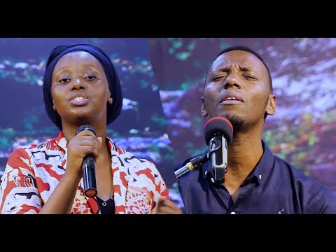 Papi Clever & Dorcas - Ugendane nanjye/Nduburira amaso yanjye/Amakuru y'umurwa/Mfite impamvu