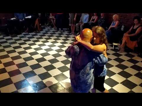 Jorge Firpo e Diana Mestre Demonstrando a aula de Tango Vals na Casa do Tango - Rio de Janeiro.