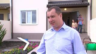 Юлія Світлична передала ключі від нових помешкань у Пісочині трьом родинам дітей-сиріт