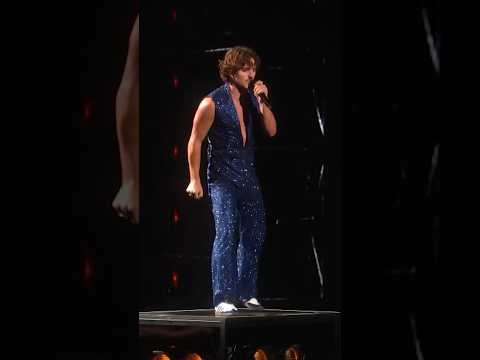 Benson boone does a flip while performing Beautiful things at #vmas #mtvvideomusicawards #shorts