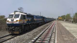 preview picture of video 'GY WDP4-D with Mumbai(CSMT)-Secunderabad Devagiri express skips Talamadla...'