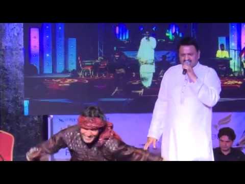 Changiyan Nibhaiyan Saadey Naal Yaarian | Akram Rahi | Live Show in Salalah, Oman 2014 | Song 18