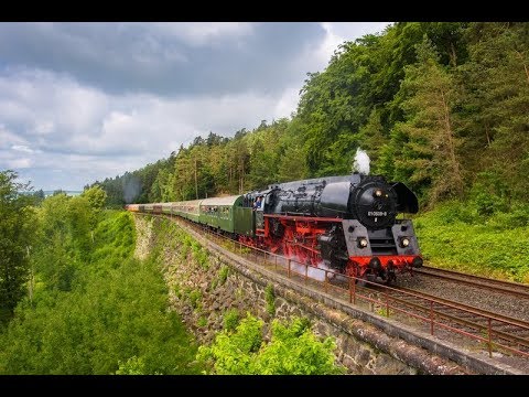 Frühsommerlicher Zugverkehr mit Dampf, Orientexpress, Schienenbus, Schrott uvm.