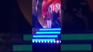 Thomas canta e balla &quot;È un attimo&quot; al festival show di Mestre //lethomasersregnano