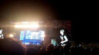 Eminem making fans scream- Lollapalooza Argentina 2016