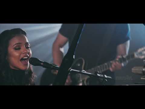Julia Vitoria feat. Gabriela Rocha - Tuas águas (Live Session)