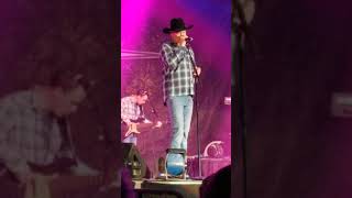 A bit of Used to The Pain Tracy Lawrence