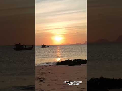 Pôr do sol na praia boca da baleia em Anchieta. ES.