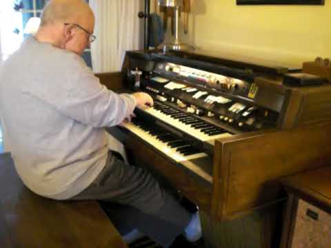 Mike Reed plays "Red Roses for a Blue Lady" on the Hammond Organ