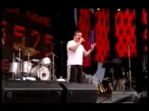 Ricky Gervais does the dance onstage at Live 8