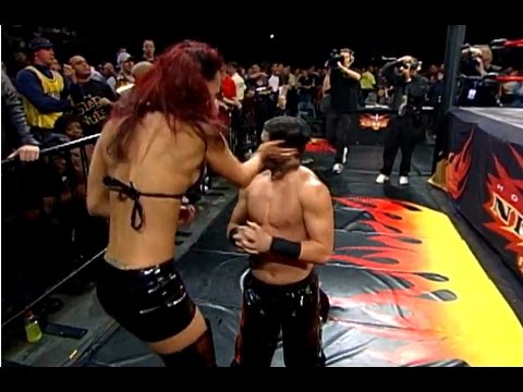 (720pHD): WCW Nitro 09/25/00 - Leia Meow & Yang Segment