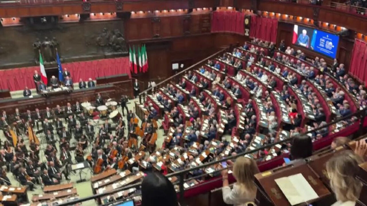 Standing ovation per Mattarella agli 80 anni dell'Assemblea Costituente alla Camera