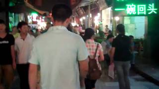 preview picture of video 'XIAN, China: Huashan, Muslim Quarter, Drum and Bell Tower Sq'
