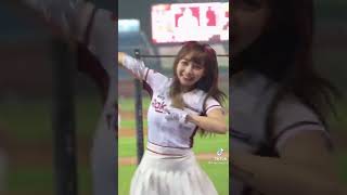 台湾チアガールのチアリーディング