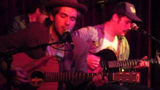 Andrew Combs singing 'Heavy' live at the Green Note London