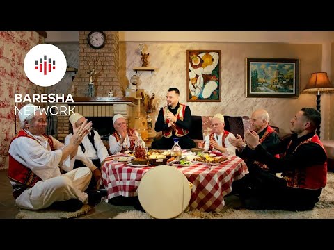 Vani Gjuzi - Më Shikon Me Buzë Në Gaz & Jalla U Rrënofsh Oj Mëhallja Re (Official Video)