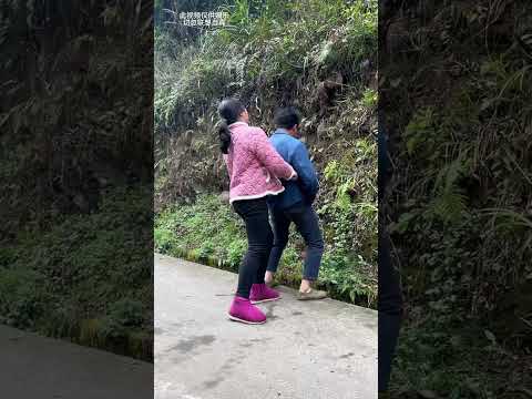 搞笑视频，仅供娱乐 #上热门 #搞笑 #笑到肚子疼 DOU+小助手