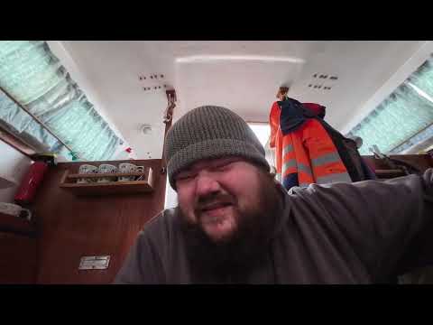 Ep51. Poorly man poorly installs a Bilge Pump, almost.