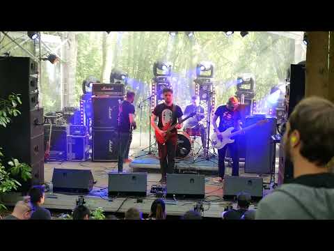 Guy enjoying post-rock concert for 21 minutes and 42 seconds