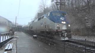 preview picture of video 'Amtrak P51 Cardinal in the Snow at Staunton, Virginia'