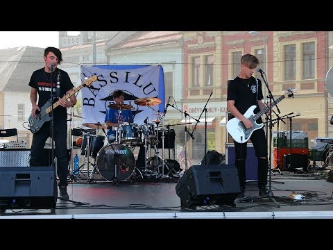 Bassilur - Bassilur - Seven Days of the Week (live from guitar view)