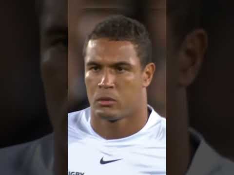 The greatest #HAKA EVER at the final of #RWC 2011 in New Zealand. #AllBlacks vs #French 🏉🇳🇿