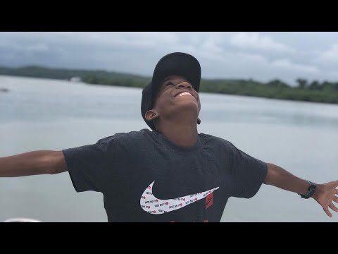 Menor Nico Ulalau andando de lancha 🚤🤩🥳 Lili