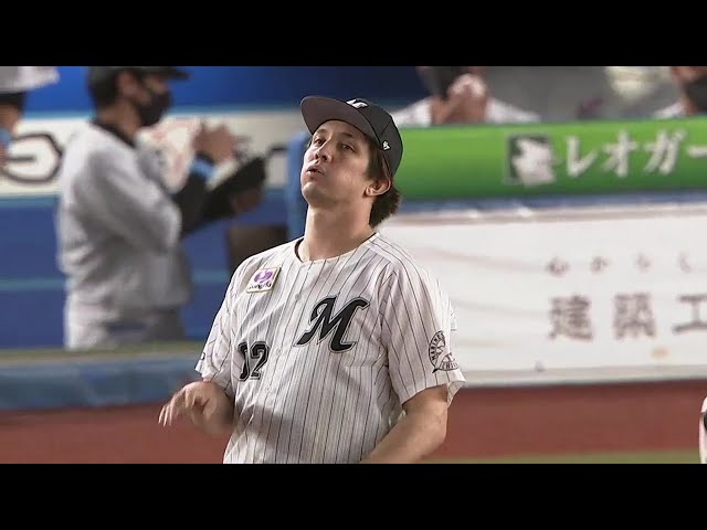 【7回表】マリーンズ・国吉佑樹の華麗なグラブトス!! 2021年10月15日 千葉ロッテマリーンズ 対 福岡ソフトバンクホークス