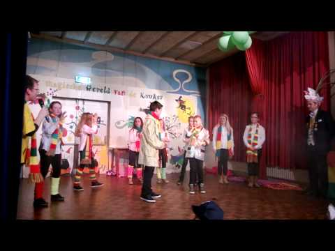 Optreden Groep 8 Bonte Avond febuari 2014