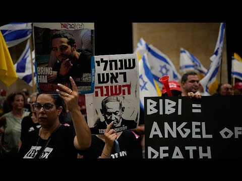 Video Thumbnail: Protesters rally at Ben Gurion Airport against Netanyahu before US visit