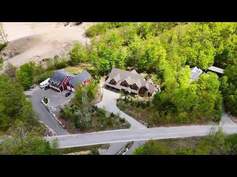 Inside a Stunning Country Family Home | Real Estate House Tour | 54 Pine Ridge Trail, Oro Medonte.