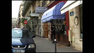 Mary Kate and Ashley Olsen shopping in Paris