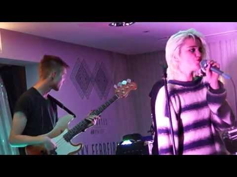 Sky Ferreira - Everything is Embarrassing (NME Showcase at H&M Live)