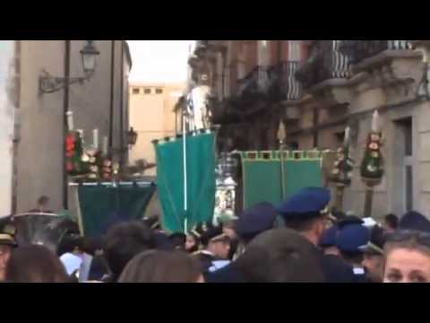 Domenica 10 maggio 2015  - Santa Lucia esce dalla chiesa della Badia