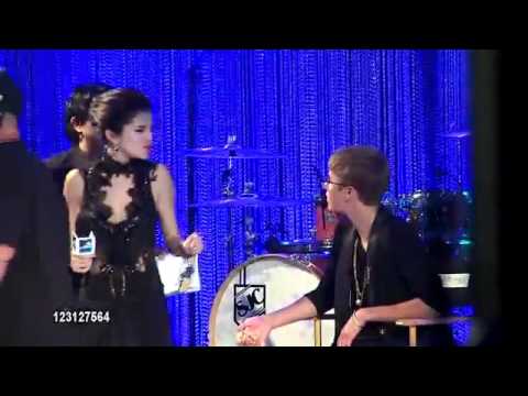 Selena Gomez, Justin Bieber at the 2011 MTV Video Music Awards at Los Angeles CA.mp4