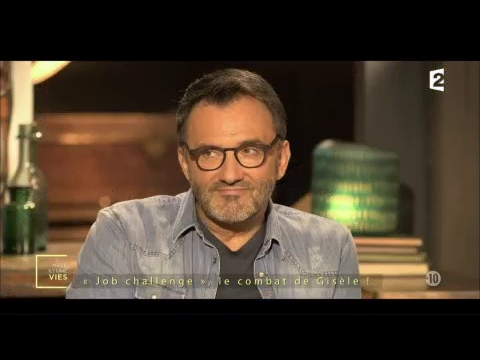 Emploi : elle aide les gens de son quartier à trouver un emploi - Mille et une vies