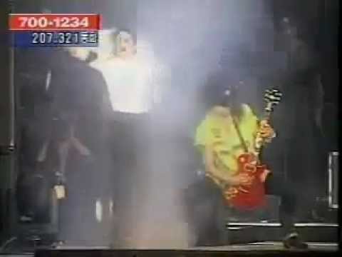 Slash didn't listen to Michael Jackson on stage !!!