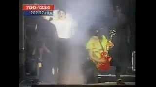 Slash didn't listen to Michael Jackson on stage !!!