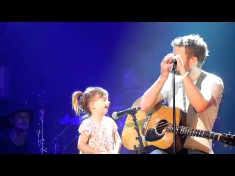 Dierks Bentley singing with daughter Evie at Ryman Auditorium