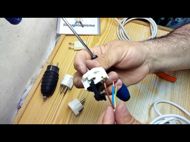 Vídeo relacionado con FANTON 73095 Adaptador Industrial Triplex de Enchufe 2P + T CEE a 3 Tomas bipaso Schuko 2P + T