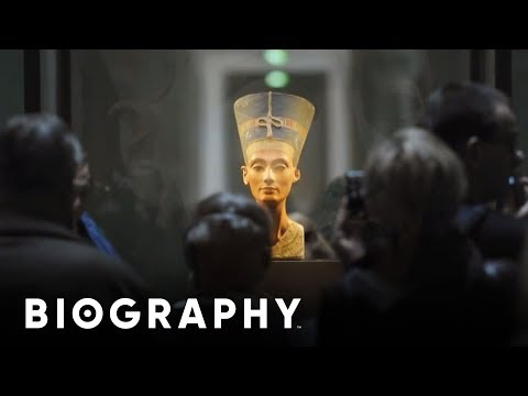 Nefertiti - Egyptian Queen & Great Royal Wife of Pharoah Akhenaten | Mini Bio | BIO