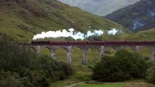 preview picture of video 'Harry Potter's Hogwarts Express (The Jacobite Steam Train) on the Glenfinnan Viaduct (Bridge)'