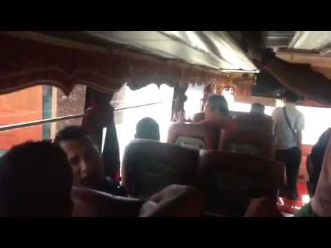 Festa no ônibus do Sport no Vietnã