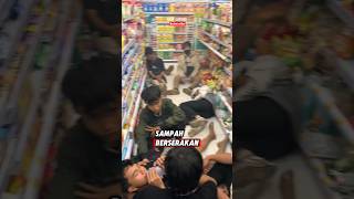 Download lagu Acara komunitas motor CB Nganjuk berakhir dengan insiden yang mengejutkan. #shorts mp3 Download lagu Acara komunitas motor CB Nganjuk berakhir dengan insiden yang mengejutkan. #shorts mp3
