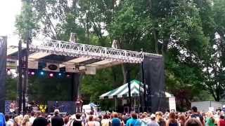 Cole Swindell  A Dozen Roses and a Six Pack