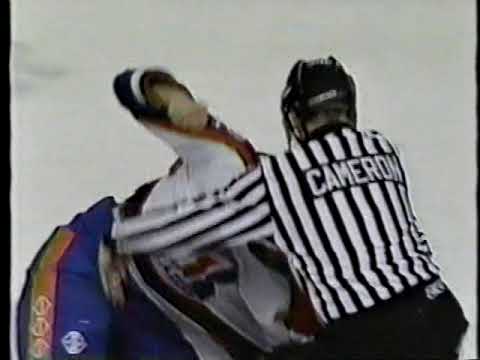 Jarome Iginla vs Dan Pawlaczyk Mem.Cup 94-95